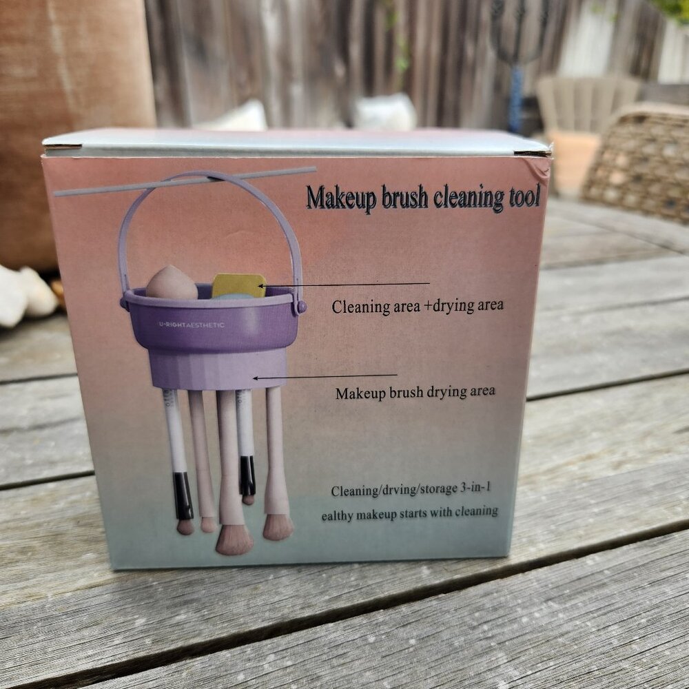 NIB Makeup Brush Cleaning Tool